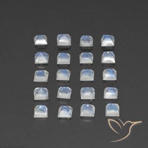 Shop natural 3.01ct Blanc bleuâtre Pierre de lune arc-en-ciel gems, Carré, from Inde at GemSelect. In stock, global shipping!