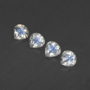 Achetez naturel 1.65ct Blanc bleuâtre Pierre de lune arc-en-ciel gems, En forme de poire, En provenance Inde chez GemSelect. En stock, livraison internationale!