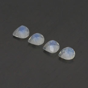 Achetez naturel 1.61ct Blanc bleuâtre Pierre de lune arc-en-ciel gems, En forme de poire, En provenance Inde chez GemSelect. En stock, livraison internationale!
