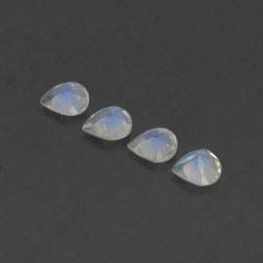 Achetez naturel 1.33ct Blanc bleuâtre Pierre de lune arc-en-ciel gems, En forme de poire, En provenance Inde chez GemSelect. En stock, livraison internationale!