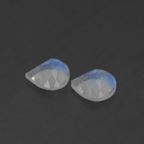 Achetez naturel ct blanc pierre de lune arc-en-ciel gems, en forme de poire, en provenance inde chez gemselect. en stock, livraison internationale!
