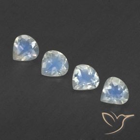 Achetez naturel 1.37ct Blanc bleuâtre Pierre de lune arc-en-ciel gems, En forme de poire, En provenance Inde chez GemSelect. En stock, livraison internationale!