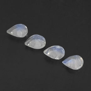 Achetez naturel 1.33ct Blanc bleuâtre Pierre de lune arc-en-ciel gems, En forme de poire, En provenance Inde chez GemSelect. En stock, livraison internationale!