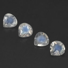 Achetez naturel 1.33ct Blanc bleuâtre Pierre de lune arc-en-ciel gems, En forme de poire, En provenance Inde chez GemSelect. En stock, livraison internationale!