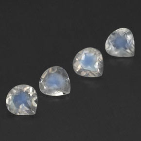 Achetez naturel 1.33ct Blanc bleuâtre Pierre de lune arc-en-ciel gems, En forme de poire, En provenance Inde chez GemSelect. En stock, livraison internationale!