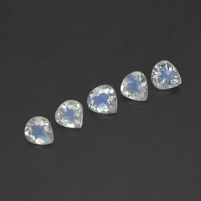 Achetez naturel 1.32ct Blanc bleuâtre Pierre de lune arc-en-ciel gems, En forme de poire, En provenance Inde chez GemSelect. En stock, livraison internationale!
