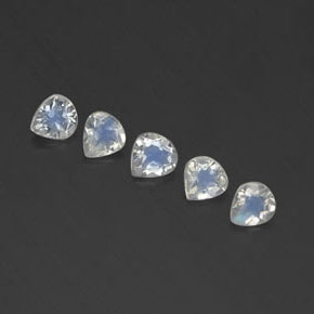 Achetez naturel 1.32ct Blanc bleuâtre Pierre de lune arc-en-ciel gems, En forme de poire, En provenance Inde chez GemSelect. En stock, livraison internationale!