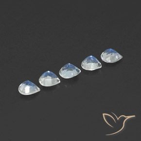 Shop natural 1.52ct Blanc bleuâtre Pierre de lune arc-en-ciel gems, En forme de poire, from Inde at GemSelect. In stock, global shipping!