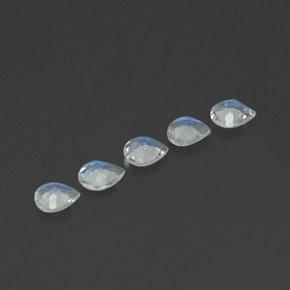 Achetez naturel 1,17ct blanc pierre de lune arc-en-ciel gems, en forme de poire, en provenance inde chez gemselect. en stock, livraison internationale!
