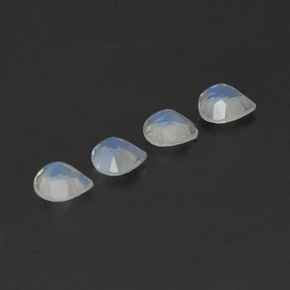 Achetez naturel 1,30ct blanc pierre de lune arc-en-ciel gems, en forme de poire, en provenance inde chez gemselect. en stock, livraison internationale!