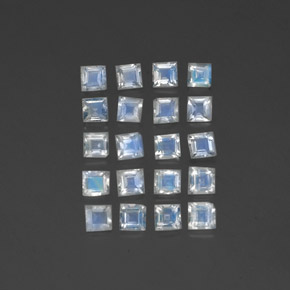 Achetez naturel 2.47ct Blanc bleuâtre Pierre de lune arc-en-ciel gems, Carré, En provenance Inde chez GemSelect. En stock, livraison internationale!