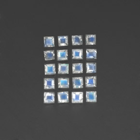Achetez naturel 3.29ct Blanc bleuâtre Pierre de lune arc-en-ciel gems, Carré, En provenance Inde chez GemSelect. En stock, livraison internationale!