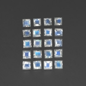 Achetez naturel 3.29ct Blanc bleuâtre Pierre de lune arc-en-ciel gems, Carré, En provenance Inde chez GemSelect. En stock, livraison internationale!