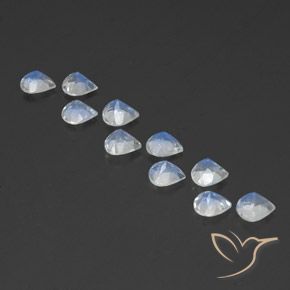 Shop natural 3.30ct Blanc bleuâtre Pierre de lune arc-en-ciel gems, En forme de poire, from Inde at GemSelect. In stock, global shipping!