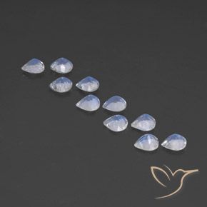 Shop natural 3.48ct Blanc bleuâtre Pierre de lune arc-en-ciel gems, En forme de poire, from Inde at GemSelect. In stock, global shipping!