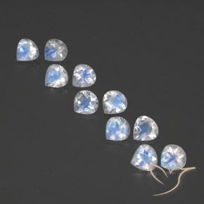Shop natural 3.83ct Blanc bleuâtre Pierre de lune arc-en-ciel gems, En forme de poire, from Inde at GemSelect. In stock, global shipping!