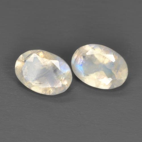 Achetez naturel 1.45ct Blanc bleuâtre Pierre de lune arc-en-ciel gems, Coupe ovale, En provenance Inde chez GemSelect. En stock, livraison internationale!