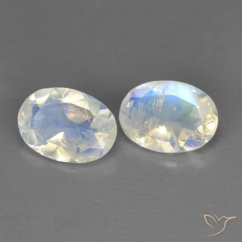 Shop natural 1.27ct Blanc bleuâtre Pierre de lune arc-en-ciel gems, ovale, from Inde at GemSelect. In stock, global shipping!