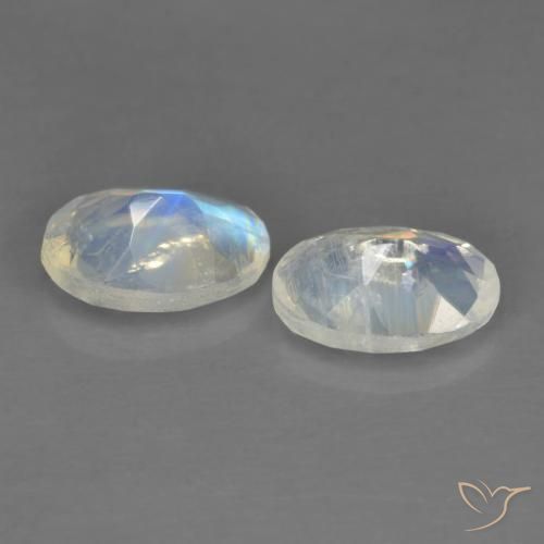 Shop natural 1.27ct Blanc bleuâtre Pierre de lune arc-en-ciel gems, ovale, from Inde at GemSelect. In stock, global shipping!