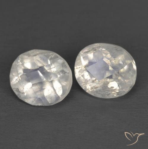 Shop natural 2.39ct Blanc bleuâtre Pierre de lune arc-en-ciel gems, ovale, from Inde at GemSelect. In stock, global shipping!