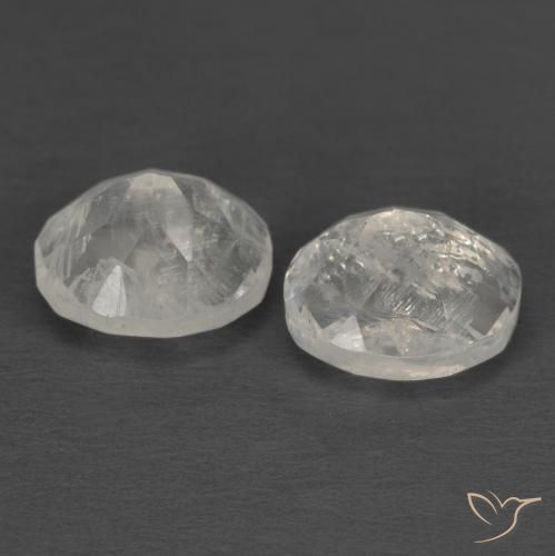 Shop natural 2.39ct Blanc bleuâtre Pierre de lune arc-en-ciel gems, ovale, from Inde at GemSelect. In stock, global shipping!
