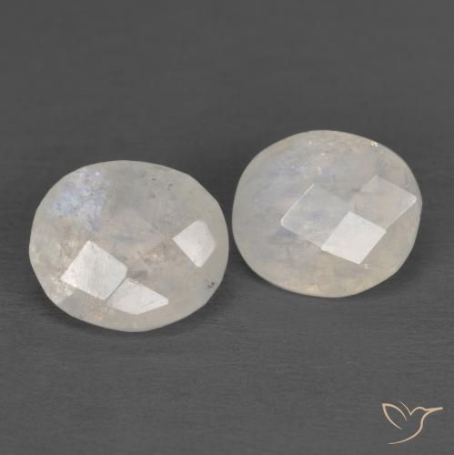 Shop natural 2.14ct Blanc bleuâtre Pierre de lune arc-en-ciel gems, ovale, from Inde at GemSelect. In stock, global shipping!