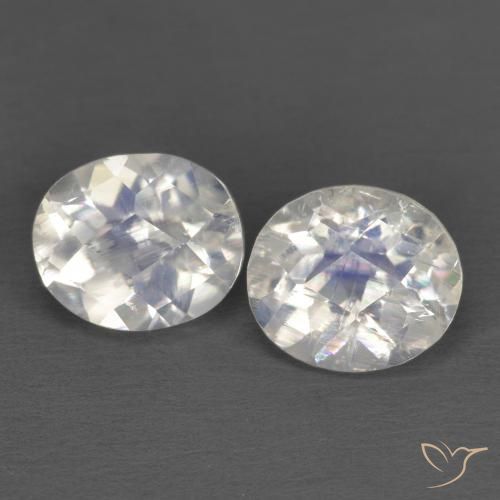Shop natural 2.43ct Blanc bleuâtre Pierre de lune arc-en-ciel gems, ovale, from Inde at GemSelect. In stock, global shipping!
