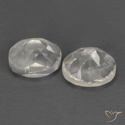 Shop natural 2.43ct Blanc bleuâtre Pierre de lune arc-en-ciel gems, ovale, from Inde at GemSelect. In stock, global shipping!