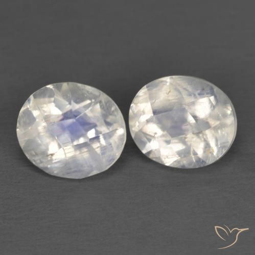 Shop natural 2.29ct Blanc bleuâtre Pierre de lune arc-en-ciel gems, ovale, from Inde at GemSelect. In stock, global shipping!