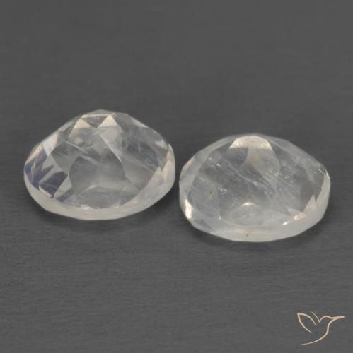 Shop natural 2.29ct Blanc bleuâtre Pierre de lune arc-en-ciel gems, ovale, from Inde at GemSelect. In stock, global shipping!