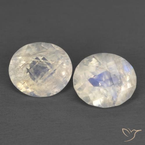 Shop natural 2.25ct Blanc bleuâtre Pierre de lune arc-en-ciel gems, ovale, from Inde at GemSelect. In stock, global shipping!
