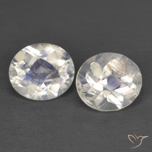 Shop natural 2.36ct Blanc bleuâtre Pierre de lune arc-en-ciel gems, ovale, from Inde at GemSelect. In stock, global shipping!