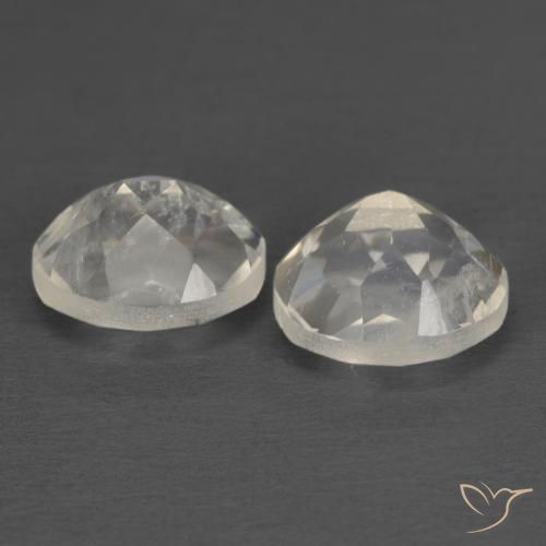Shop natural 2.36ct Blanc bleuâtre Pierre de lune arc-en-ciel gems, ovale, from Inde at GemSelect. In stock, global shipping!