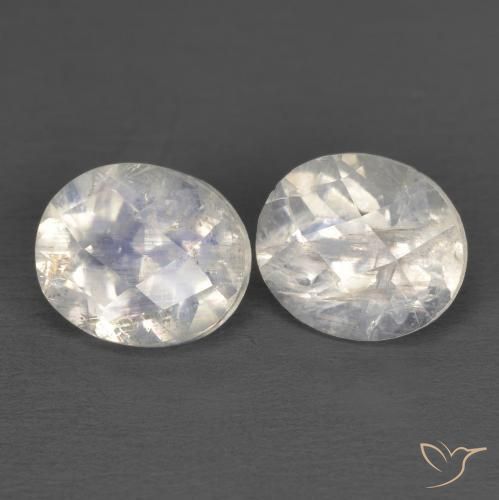 Shop natural 2.33ct Blanc bleuâtre Pierre de lune arc-en-ciel gems, ovale, from Inde at GemSelect. In stock, global shipping!