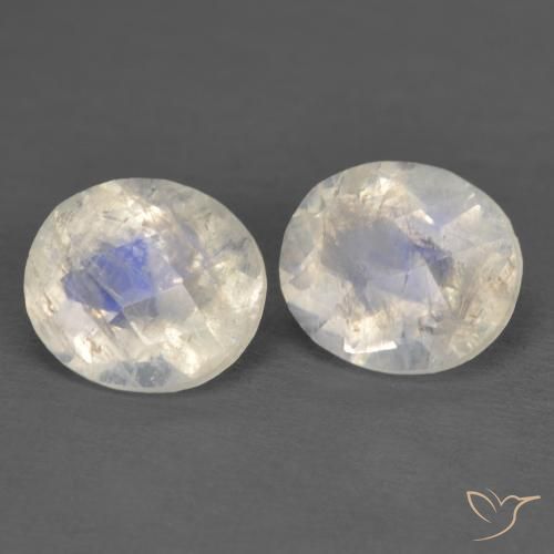 Shop natural 2.40ct Blanc bleuâtre Pierre de lune arc-en-ciel gems, ovale, from Inde at GemSelect. In stock, global shipping!