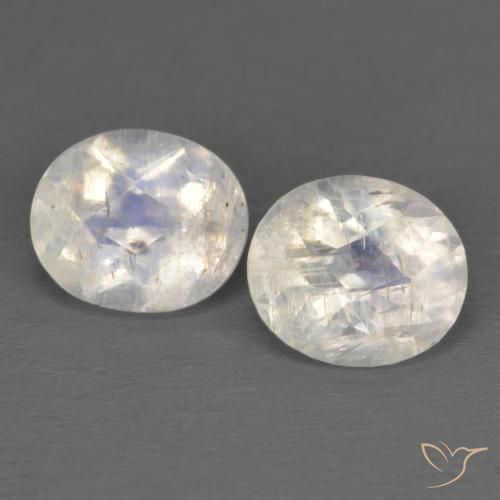 Shop natural 2.19ct Blanc bleuâtre Pierre de lune arc-en-ciel gems, ovale, from Inde at GemSelect. In stock, global shipping!