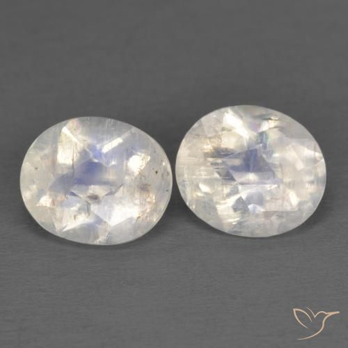 Shop natural 2.19ct Blanc bleuâtre Pierre de lune arc-en-ciel gems, ovale, from Inde at GemSelect. In stock, global shipping!