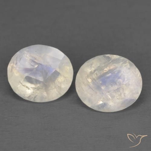 Shop natural 2.39ct Blanc bleuâtre Pierre de lune arc-en-ciel gems, ovale, from Inde at GemSelect. In stock, global shipping!