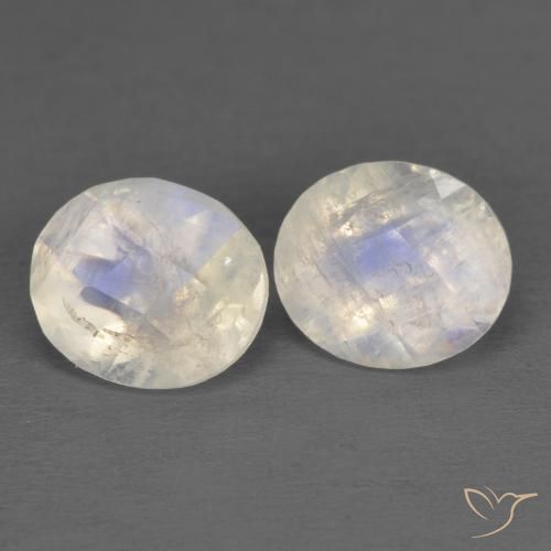 Shop natural 2.39ct Blanc bleuâtre Pierre de lune arc-en-ciel gems, ovale, from Inde at GemSelect. In stock, global shipping!