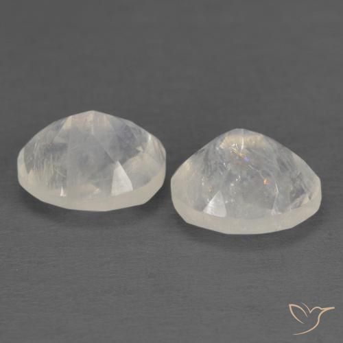 Shop natural 2.39ct Blanc bleuâtre Pierre de lune arc-en-ciel gems, ovale, from Inde at GemSelect. In stock, global shipping!