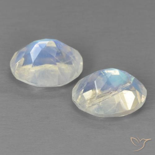 Shop natural 3.92ct Blanc bleuâtre Pierre de lune arc-en-ciel gems, ovale, from États Unis at GemSelect. In stock, global shipping!