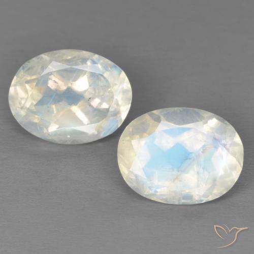 Shop natural 3.96ct Blanc bleuâtre Pierre de lune arc-en-ciel gems, ovale, from États Unis at GemSelect. In stock, global shipping!