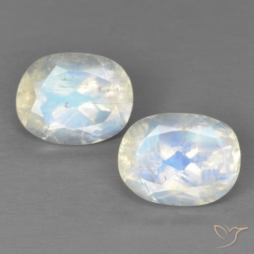 Shop natural 3.90ct Blanc bleuâtre Pierre de lune arc-en-ciel gems, ovale, from États Unis at GemSelect. In stock, global shipping!