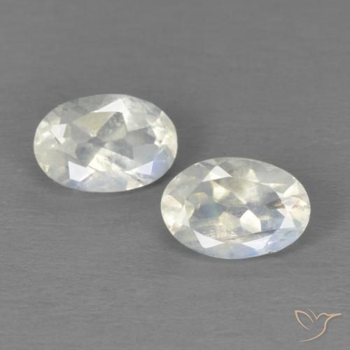 Shop natural 1.02ct Blanc bleuâtre Pierre de lune arc-en-ciel gems, ovale, from États Unis at GemSelect. In stock, global shipping!
