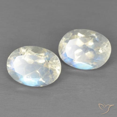 Shop natural 2.87ct Blanc bleuâtre Pierre de lune arc-en-ciel gems, ovale, from États Unis at GemSelect. In stock, global shipping!