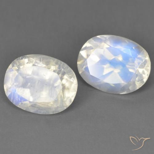 Shop natural 3.87ct Blanc bleuâtre Pierre de lune arc-en-ciel gems, ovale, from États Unis at GemSelect. In stock, global shipping!