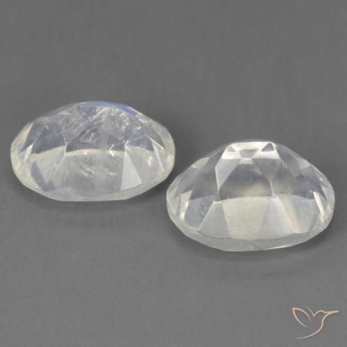 Shop natural 3.87ct Blanc bleuâtre Pierre de lune arc-en-ciel gems, ovale, from États Unis at GemSelect. In stock, global shipping!