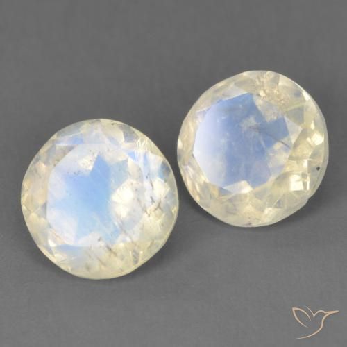 Shop natural 2.53ct Blanc bleuâtre Pierre de lune arc-en-ciel gems, Tour, from États Unis at GemSelect. In stock, global shipping!