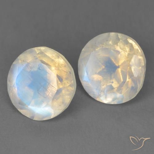 Shop natural 3.03ct Blanc bleuâtre Pierre de lune arc-en-ciel gems, Tour, from États Unis at GemSelect. In stock, global shipping!