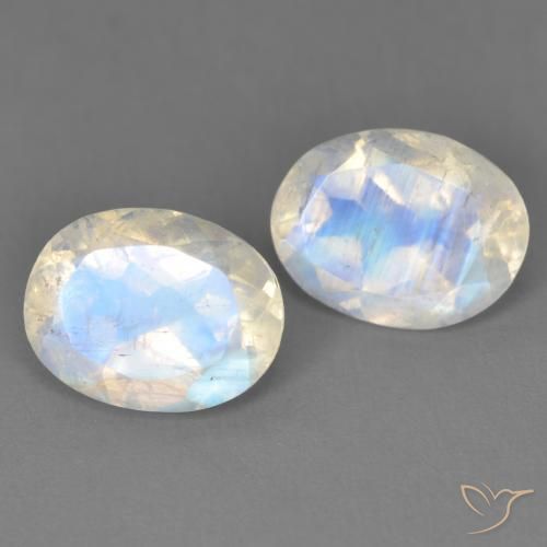 Shop natural 3.10ct Blanc bleuâtre Pierre de lune arc-en-ciel gems, ovale, from États Unis at GemSelect. In stock, global shipping!